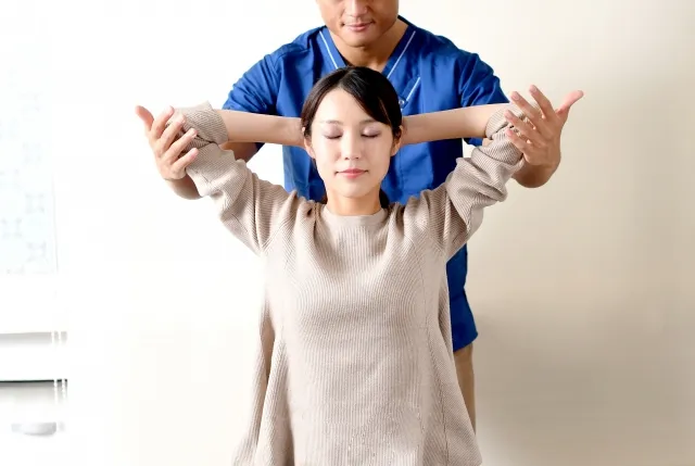 交通事故後の肩周辺の可動域を復活させる